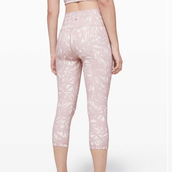 Lululemon Wunder Under Crop (High-Rise) *Full-On Luxtreme 21" Shadow Leaf Light - Picture 3 of 16